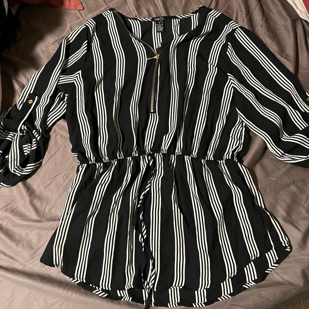 Stripped blouse 🌻